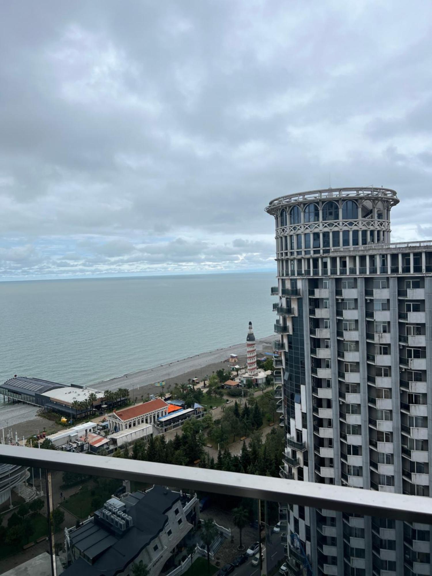 Orbi Sea Towers Batumi Apartment Bagian luar foto