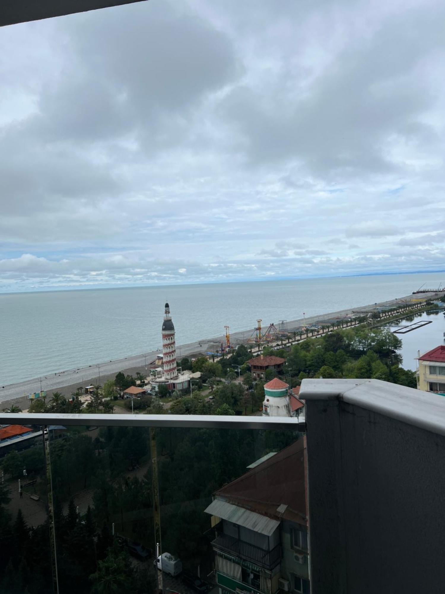 Orbi Sea Towers Batumi Apartment Bagian luar foto