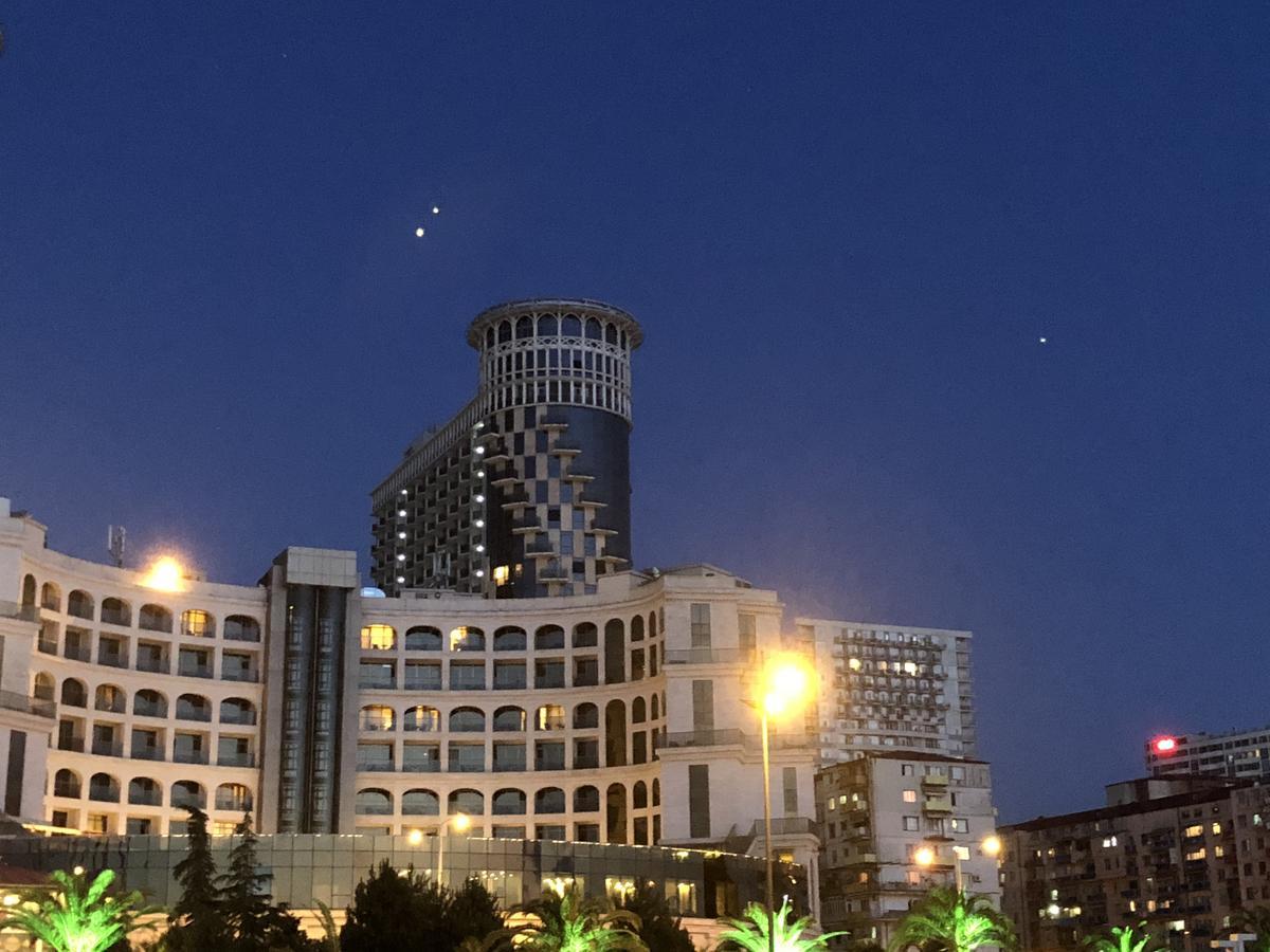 Orbi Sea Towers Batumi Apartment Bagian luar foto